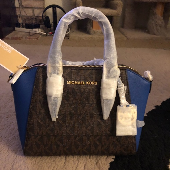 MICHAEL Michael Kors Handbags - Michael Kors Ciara medium messenger purse.